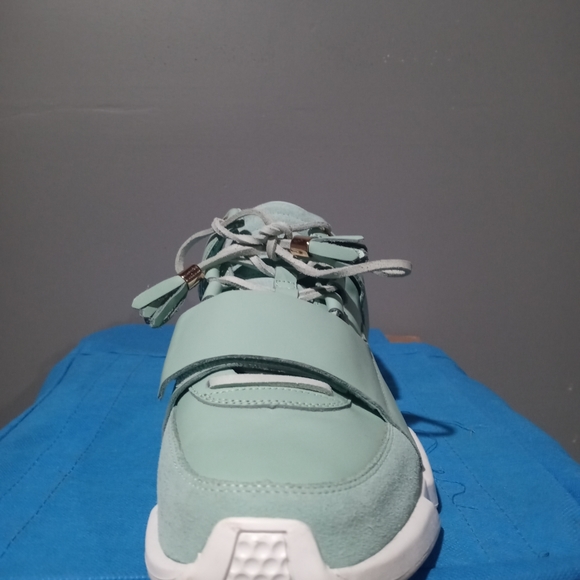 **RARE** SIA COLLECTIVE SNEAKERS - Picture 8 of 11